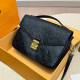 Black Casual Daily Letters Patchwork Metal Accessories Trim Embossed Bags