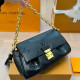 Black Casual Street Letters Patchwork Chains Embossed Bags