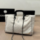 White Casual Solid Color Patchwork Chains Fluffy Bags