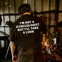 Black I'M NOT A GYNECOLOGIST BUT I'LL TAKE A LOOK PRINTED MEN'S T-SHIRT