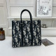 Black And White Casual Letters Patchwork Zipper Contrast Bags