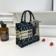 Black And White Casual Letters Patchwork Contrast Bags