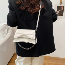 White Daily Bow Chains Bags