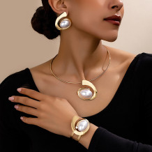 White Irregular Letter E Hoop Bracelet And Earrings Set