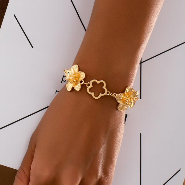 Gold Flower Cutout Bracelet 3D Texture Fashion Decor Jewelry