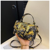 Black Casual Street Print Handbags