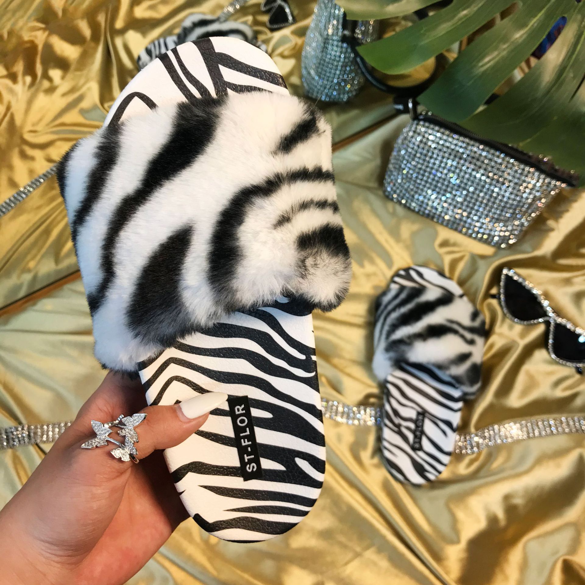 

Zebra Fashion Casual Split Joint Printing Comfortable Plush Slippers