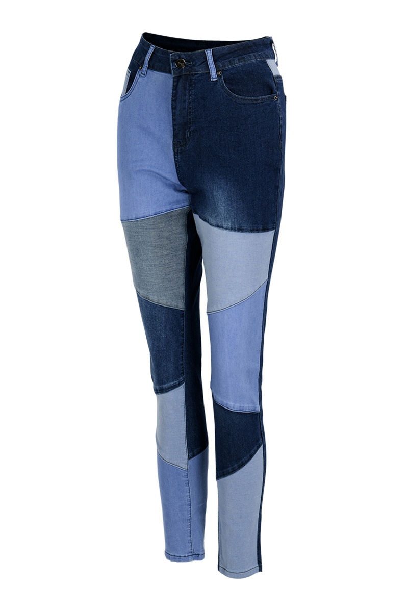 a maniche corte da taglie forti con stampa color block, caratterizzata da una creativa di linee colorate per il 2025, perfetta per un streetwear alle feste di ed estate, taglie forti