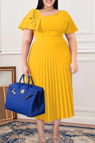 Yellow Fashion Casual Solid Patchwork Oblique Collar Pleated Plus Size Dresses