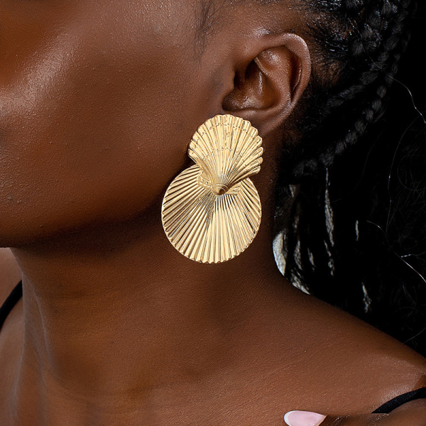 Golden Casual Alloy Shell Shaped Pendent Drop Earrings