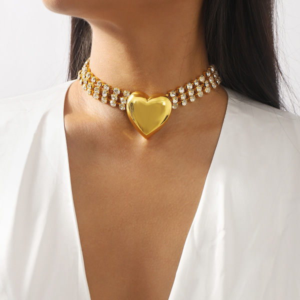 Glod Heart Pattern Rhinestone Decor Heart Diamond Choker Necklace