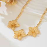 Glod Metal Flower Shape Necklaces