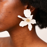 White Flowers Stamen Irregular Earrings