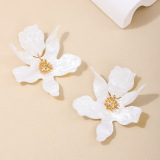 White Flowers Stamen Irregular Earrings