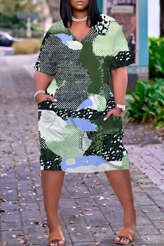 Dark Green African Girls Print V Neck Short Sleeve Plus Size Loose Pockets Casual Outing Midi T-Shirt Dress
