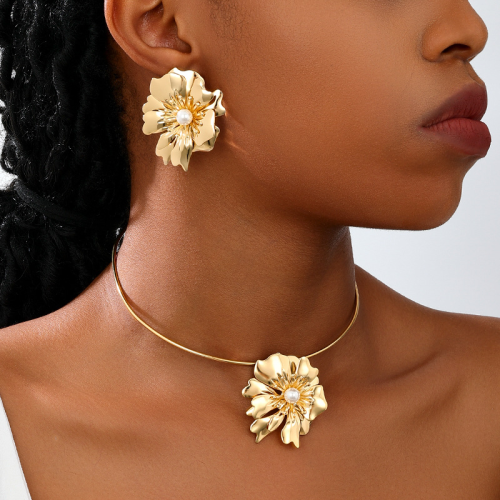 Gold Metal Irregular Flower Earrings Necklace Set