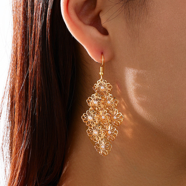 Elegant Leaves Pearls Decor Flower Shape Earrings