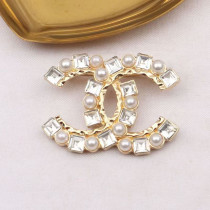 Fashion Simplicity Letter Pearl Brooch