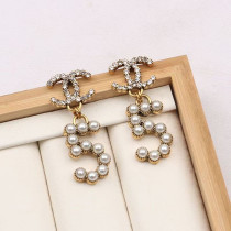 Fashion Vintage Letter Pearl Earrings