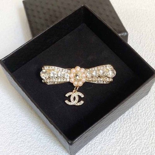 Sweet Celebrities Letter With Bow Rhinestone Brooch