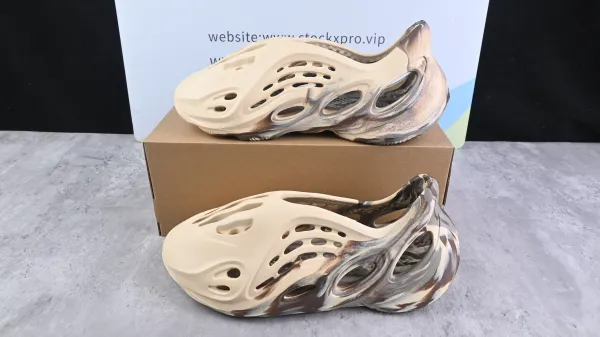 (Free Shipping) adidas Yeezy Foam RNNR MX Cream Clay GX8774