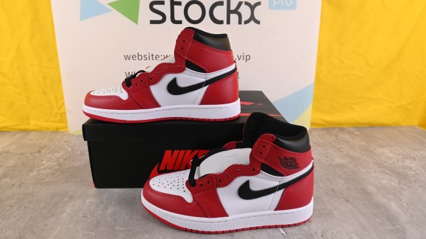 Jordan 1 Retro Chicago (2015) 555088-101