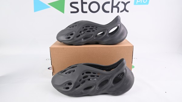 (Free Shipping) adidas Yeezy Foam RNNR Onyx HP8739