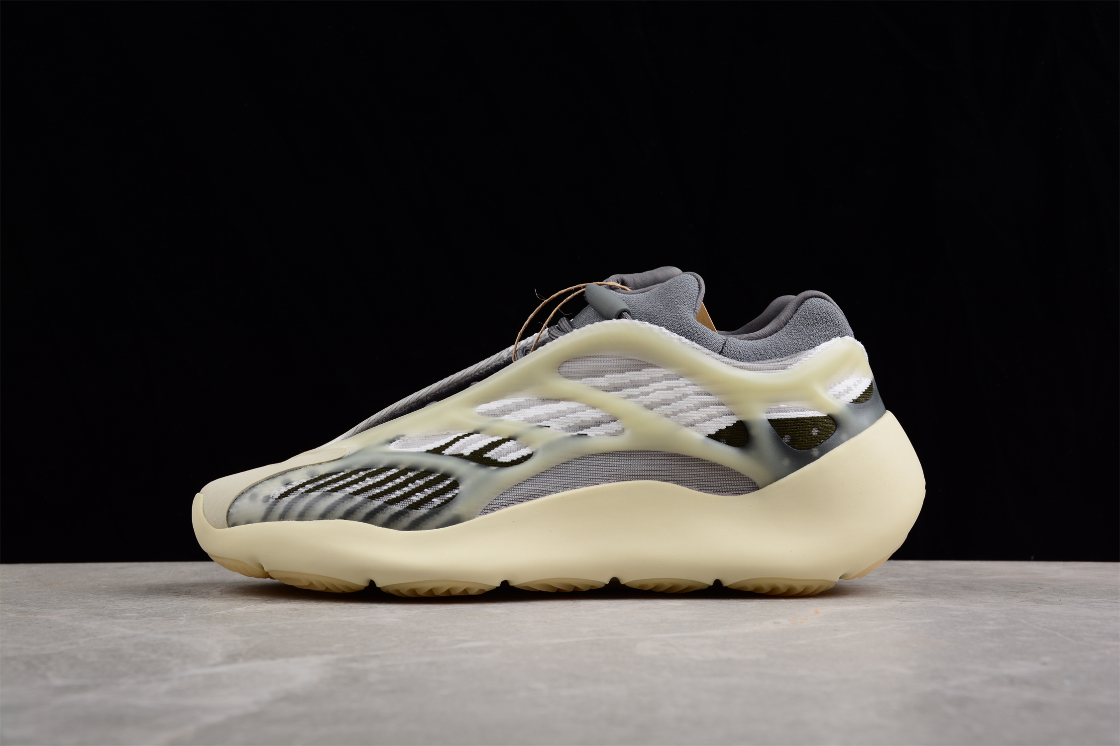 Yeezy on sale 700 replica