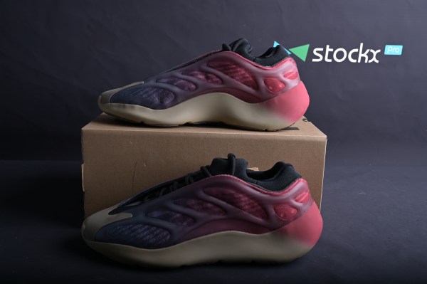 adidas Yeezy 700 V3 Fade Carbon(SP batch) GW1814