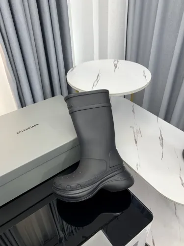 Crocs xBalenciaga 677388W1S8E1000