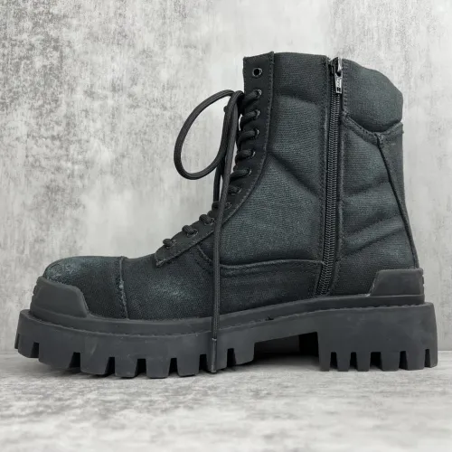 Balenciaga Strike 694042W2H111000