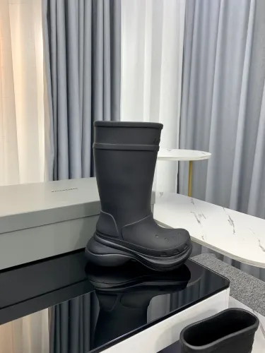 Crocs xBalenciaga 677388W1S8E1000
