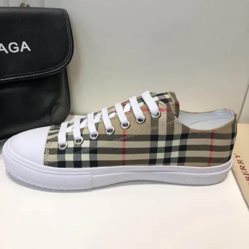 Burberry  Vintage  8024149