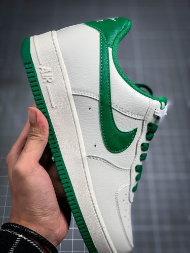 SS TOP Undefeated air force 1’07 low un1570-680