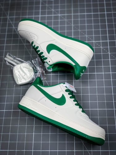 SS TOP Undefeated air force 1’07 low un1570-680