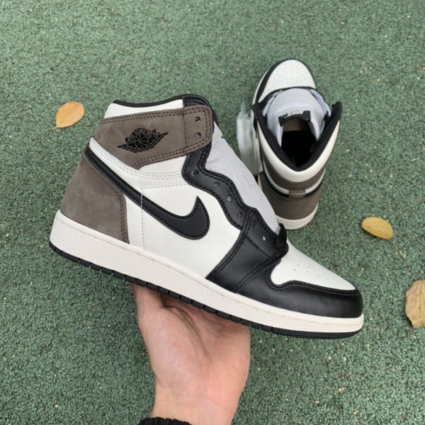 LJRSNEAKERS AIR JORDAN 1 HIGH 'DARK MOCHA' 555088-105