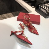 VALENTINO ROMAN STUD PUMP IN CALFSKIN WITH ENAMELED STUDS 30 MM