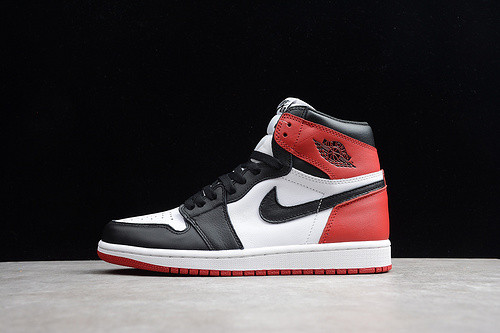 Air Jordan 1 Retro Black Toe 555088-125