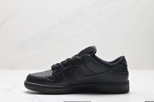 SB Dunk Low Pro Triple Black FJ1674-001