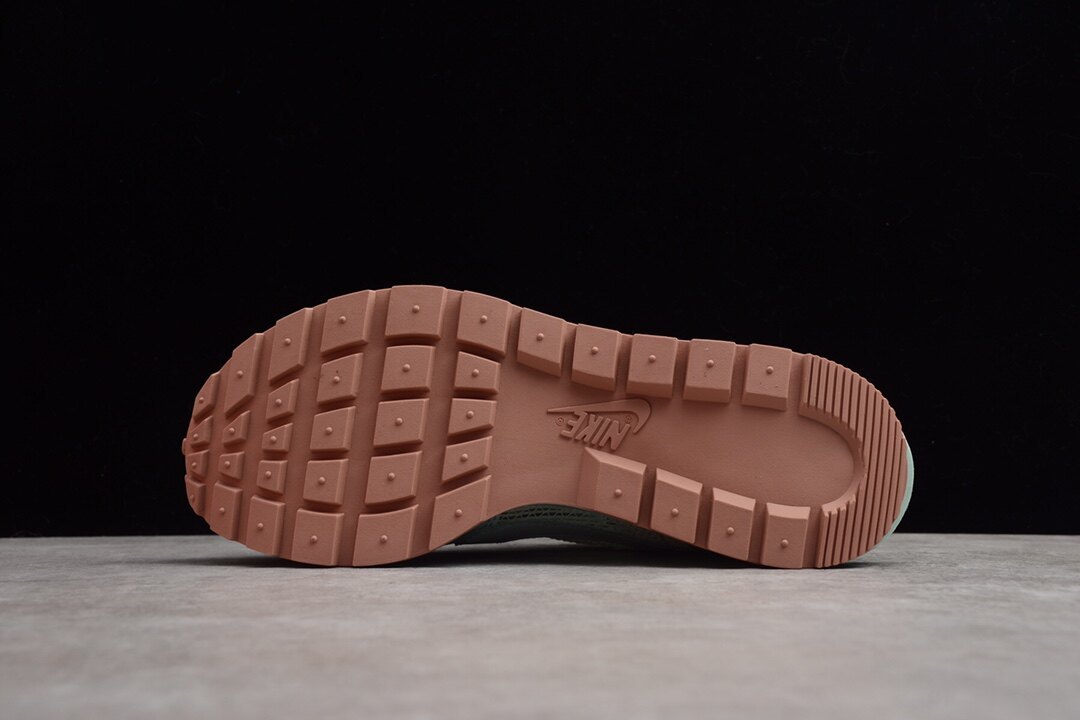 Sacai x Nike LVD Waffle BV0073-300