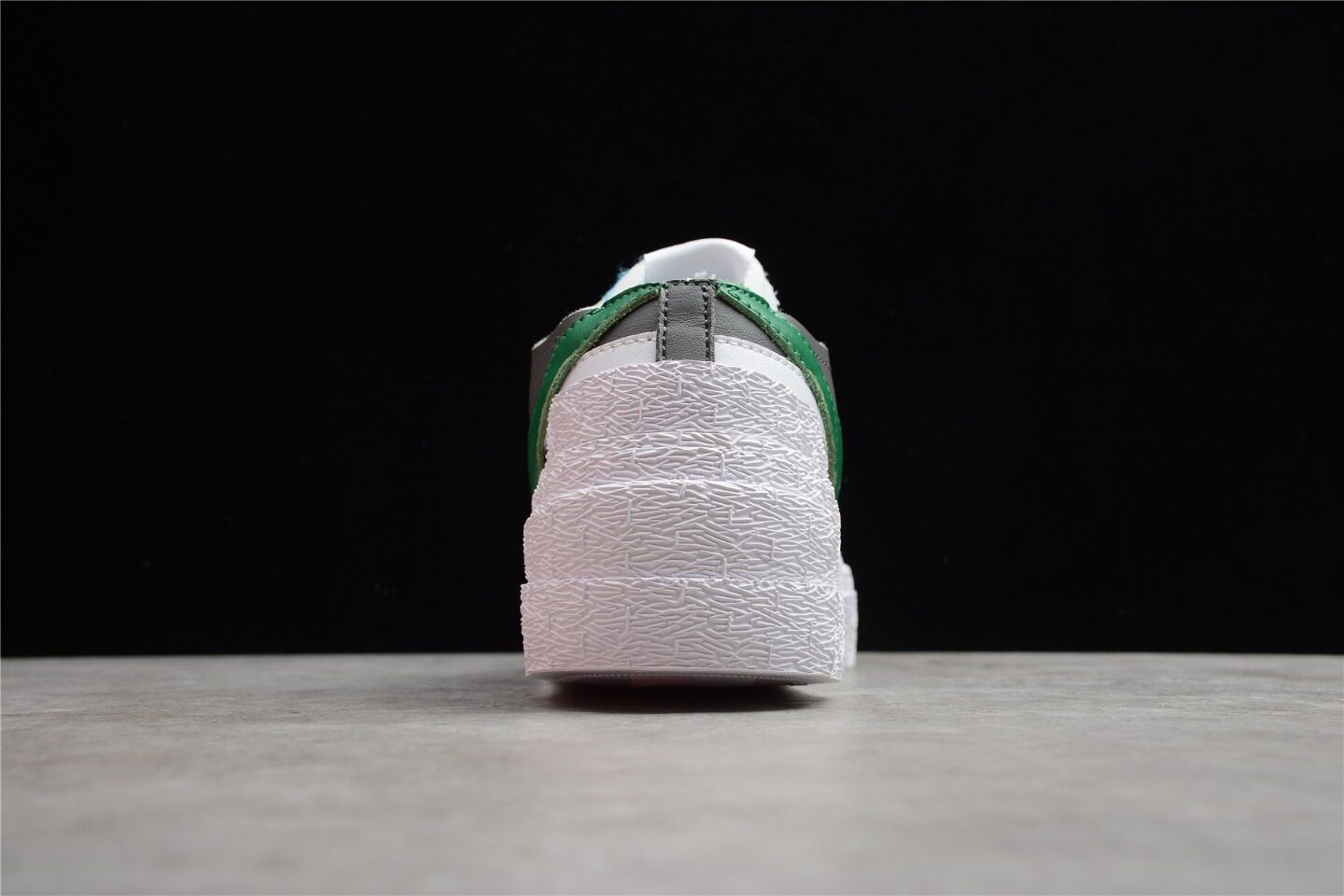 Nike Blazer Low sacai Medium Grey Classic Green DD1877-001