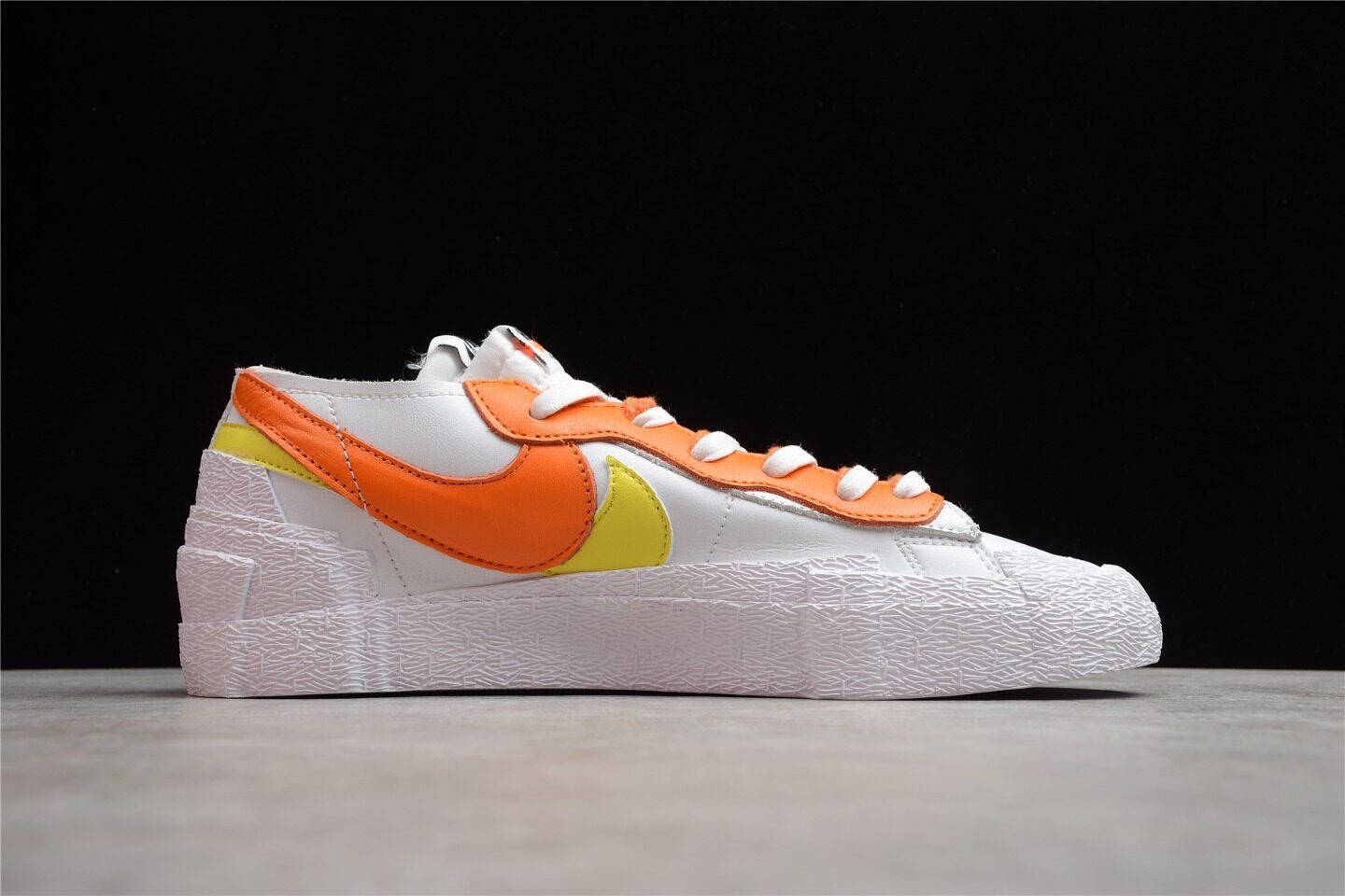 Nike Blazer Low sacai White Magma Orange DD1877-100