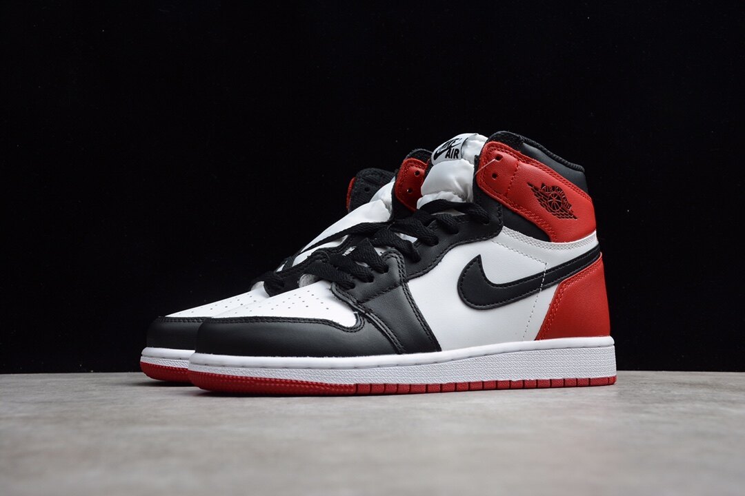 Jordan 1 Retro Black Toe (2016) (GS) 575441-125