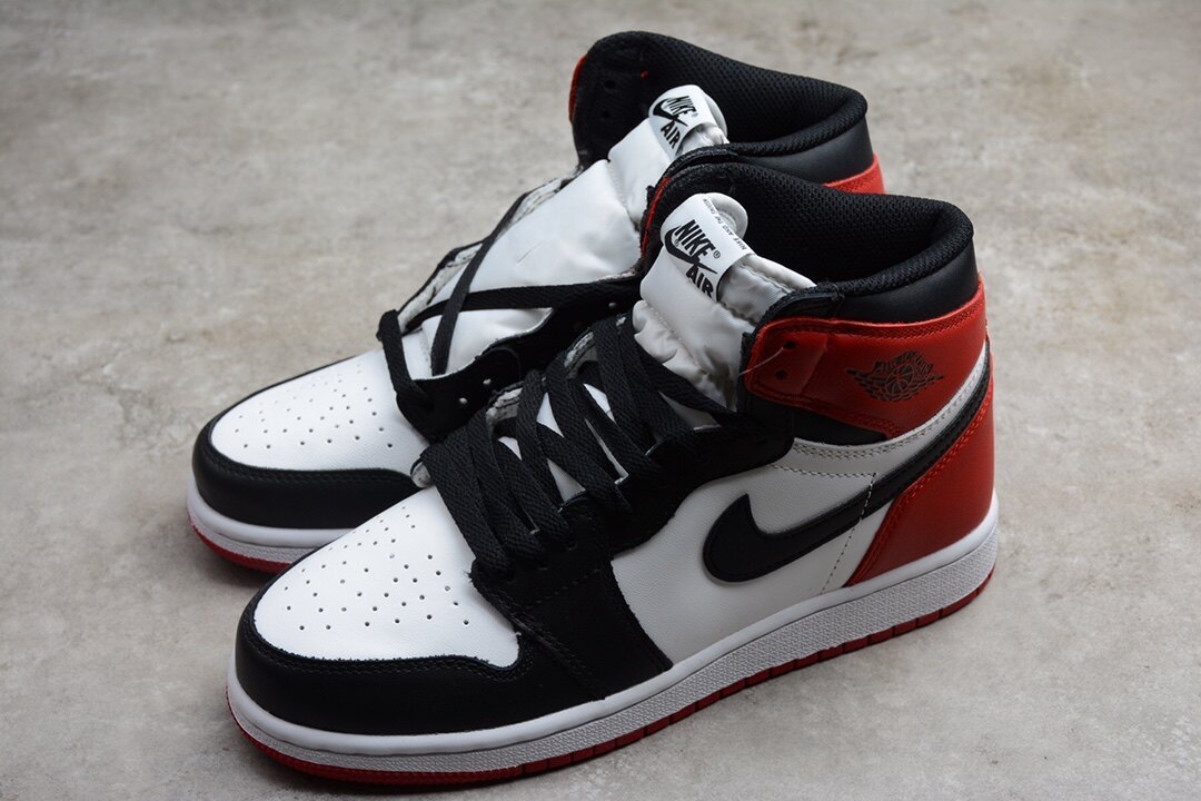 Jordan 1 Retro Black Toe (2016) (GS) 575441-125