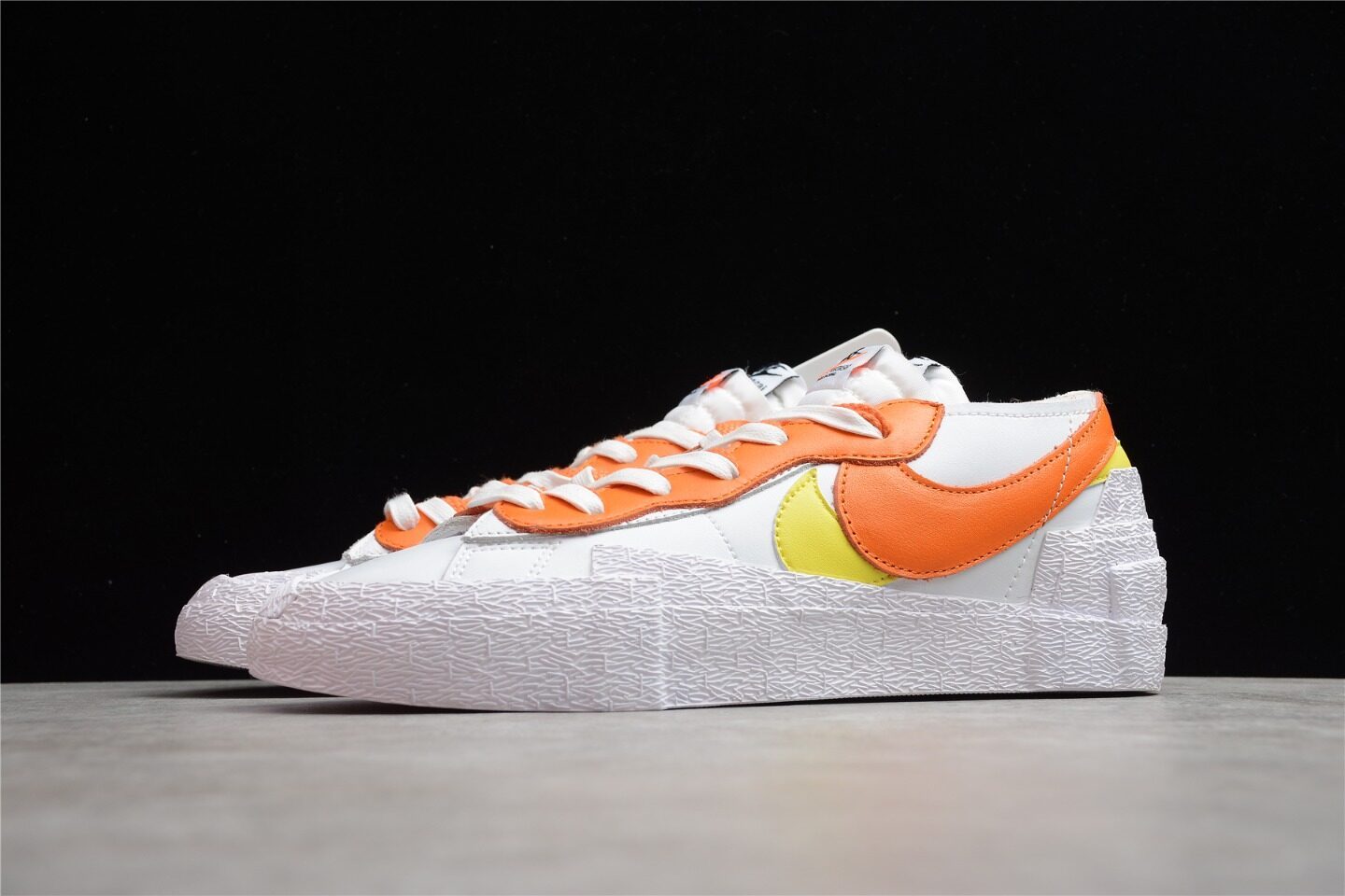 Nike Blazer Low sacai White Magma Orange DD1877-100