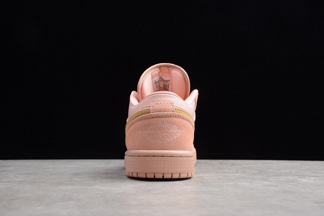 Jordan 1 Low Coral Stardust CJ9216-676