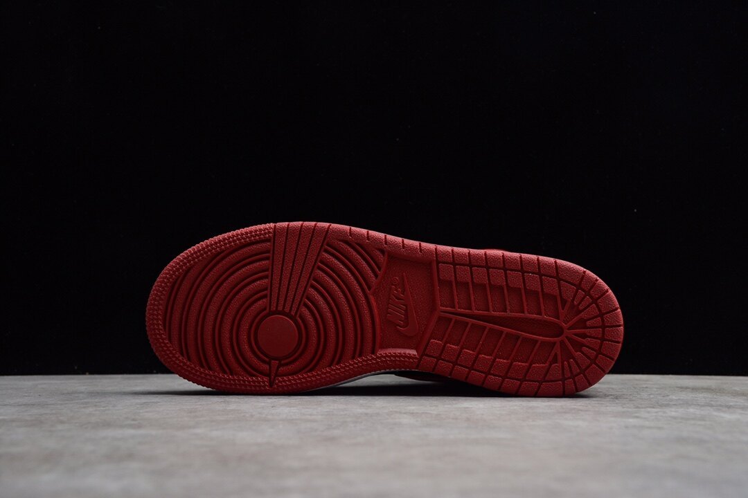 Jordan 1 Retro Bred Banned (2016) (GS) 575441-001