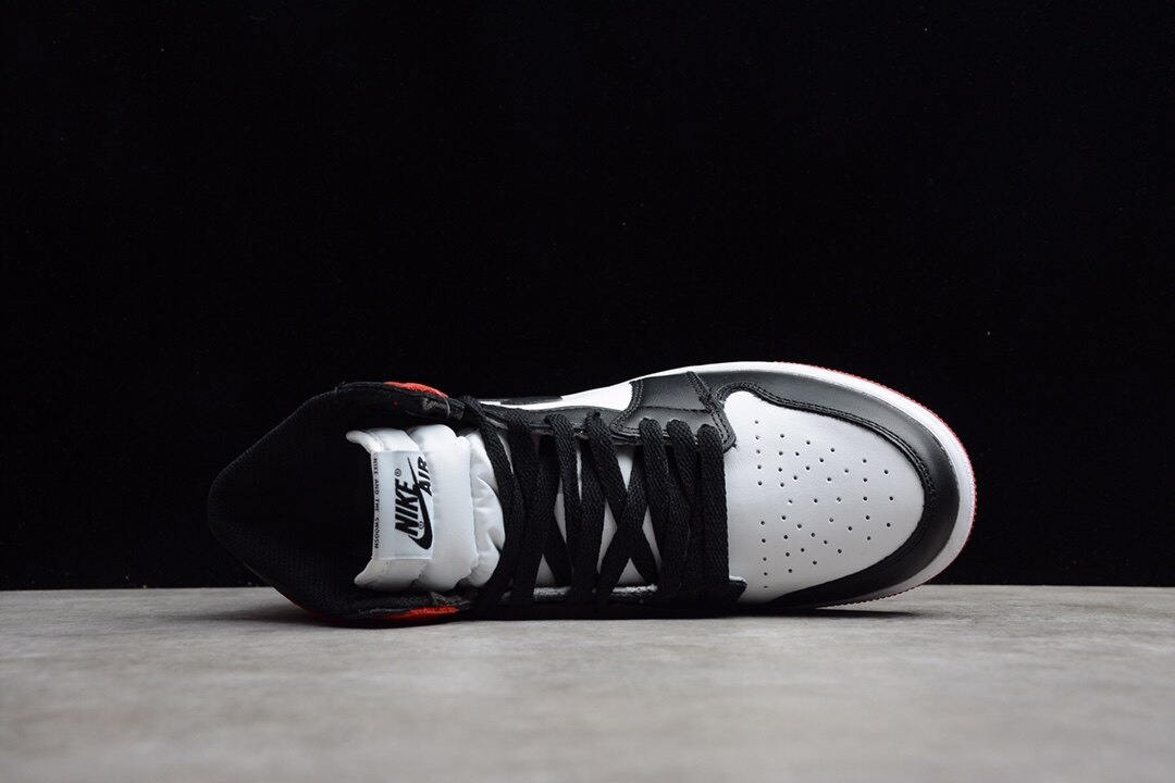 Jordan 1 Retro Black Toe (2016) (GS) 575441-125