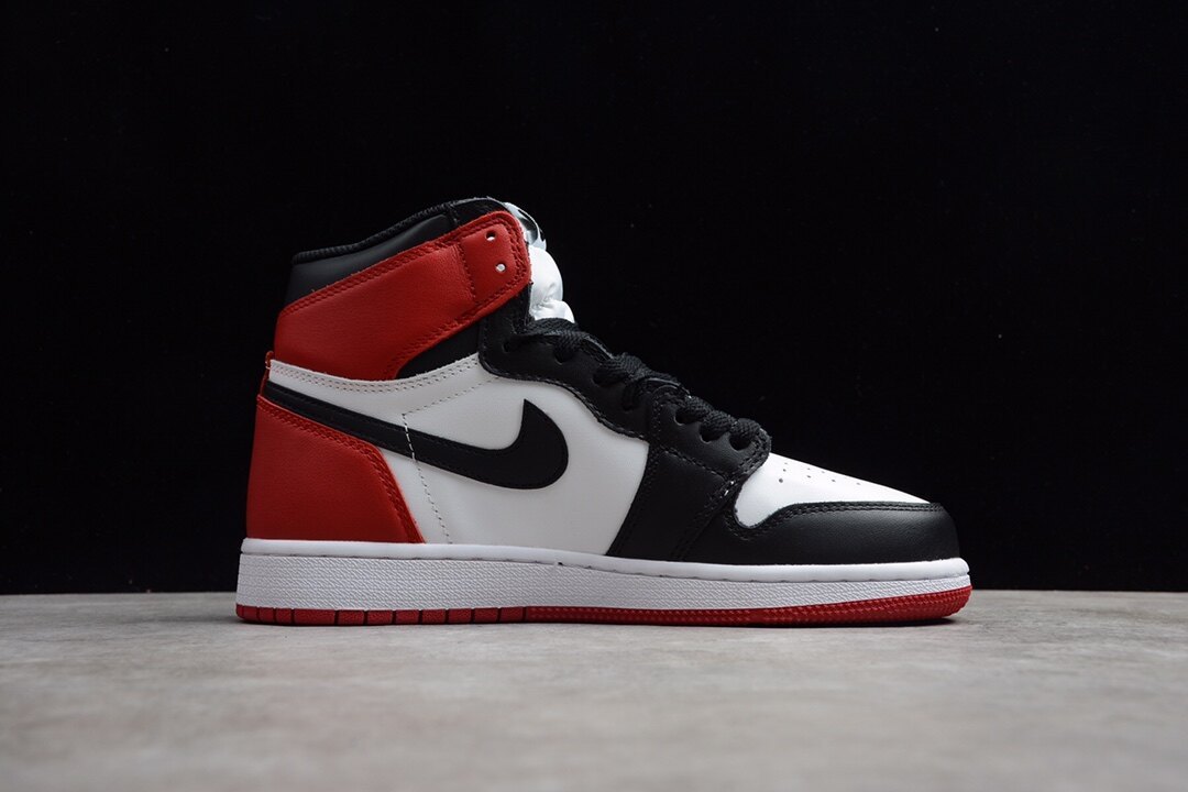 Jordan 1 Retro Black Toe (2016) (GS) 575441-125