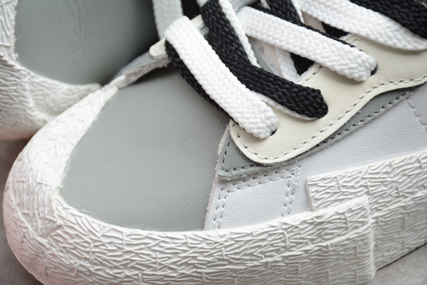 Sacai x Nike Blazer Mid Black/White BV0072-004